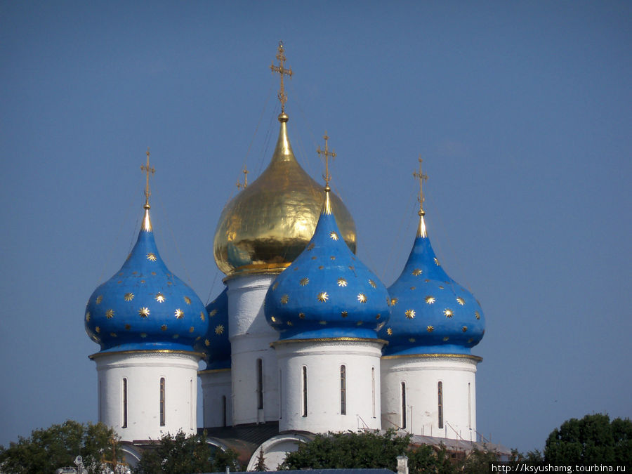 Купола Успенского собора Сергиев Посад, Россия