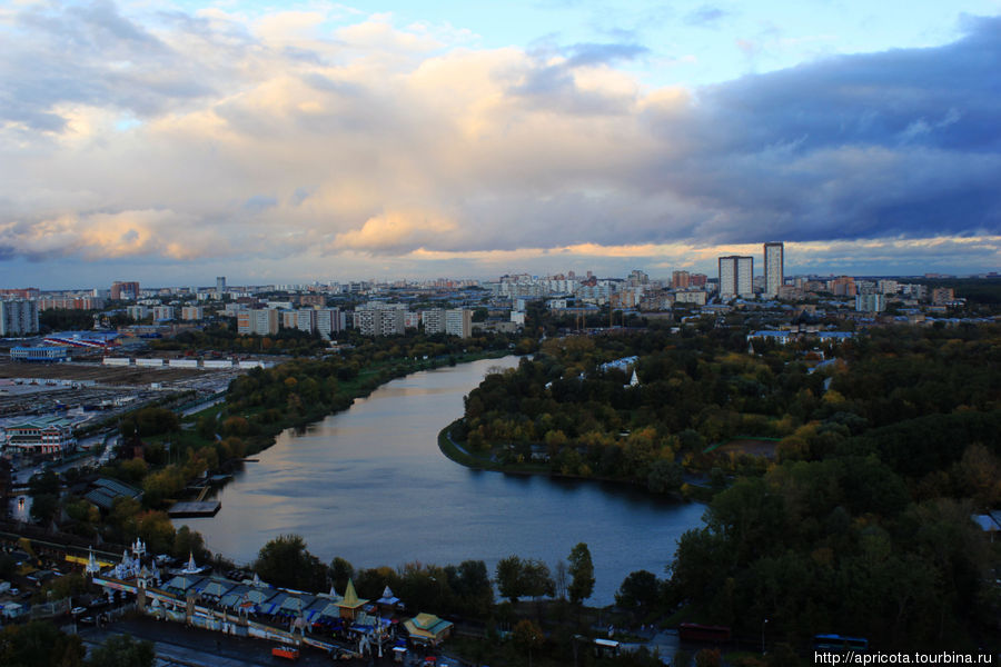 один из Измайловских прудов Москва, Россия