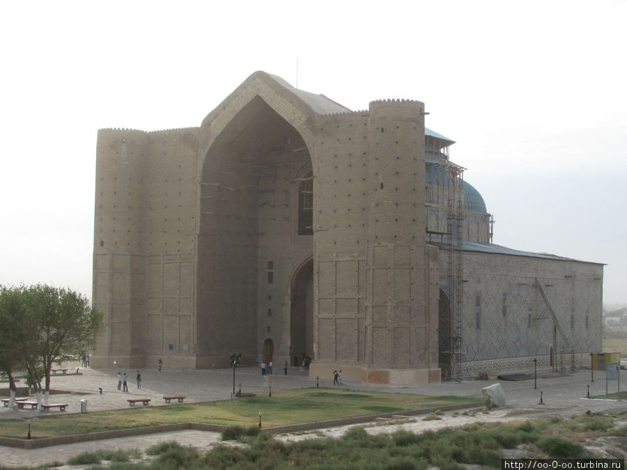 мавзолей недостроенный главный портал Туркестан, Казахстан