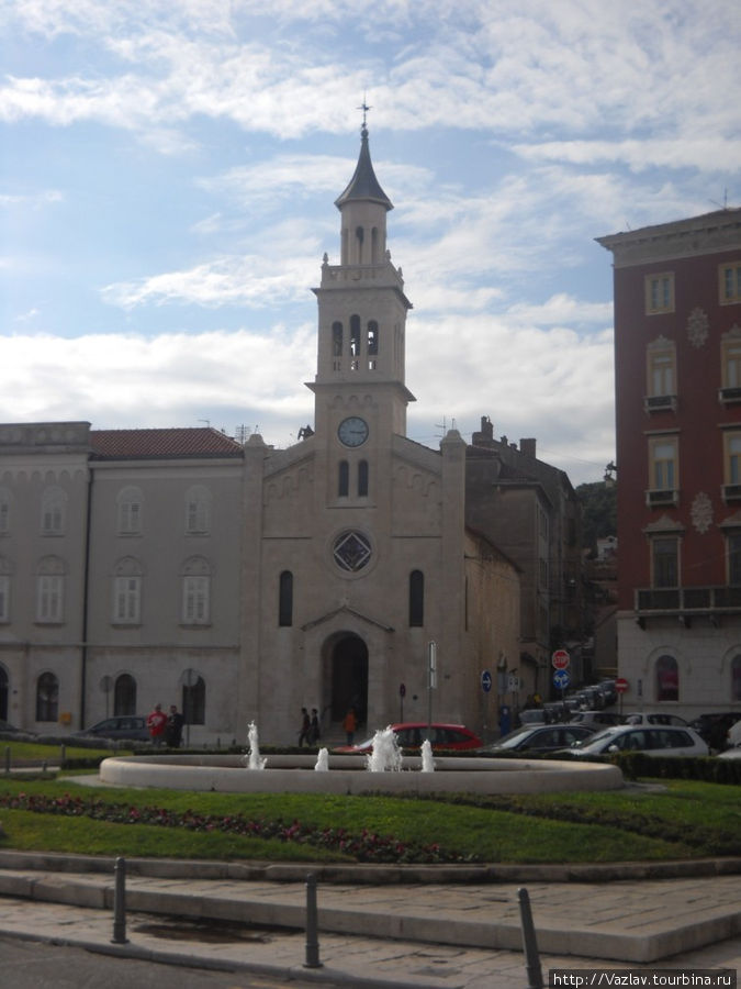 Церковь и её соседи Сплит, Хорватия