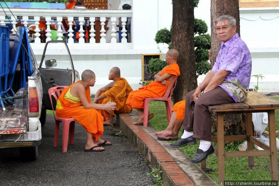Торжественное собрание монахов Чиангмая Чиангмай, Таиланд