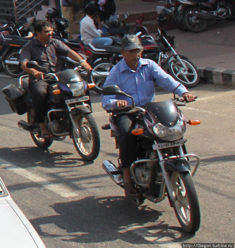Мотоциклов в штате много, это самый удобный личный транспорт Штат Керала, Индия