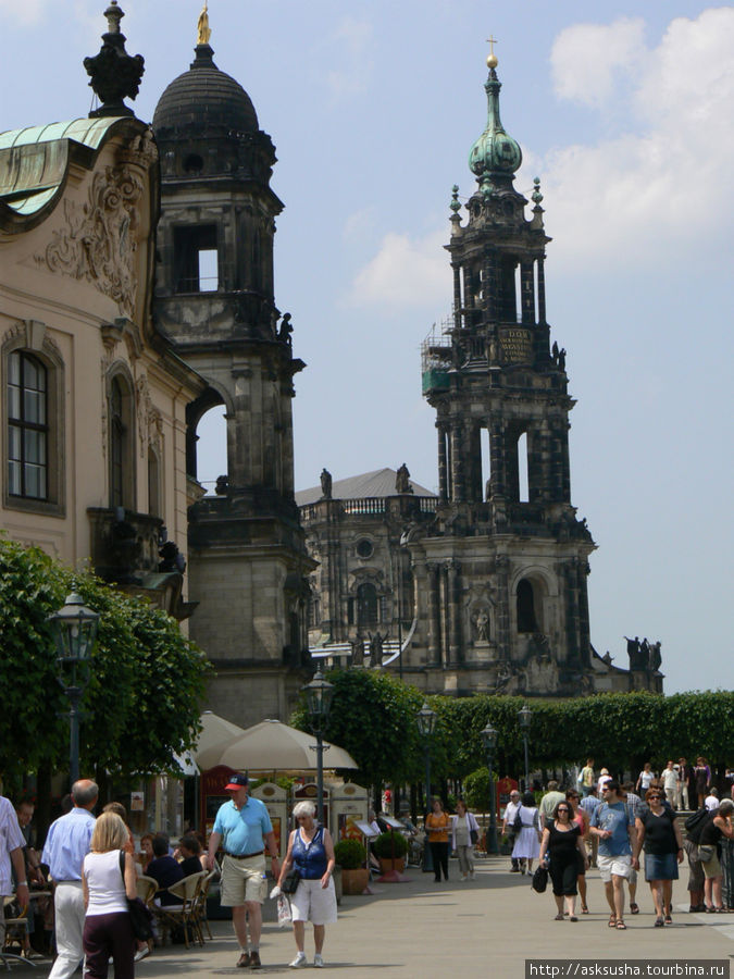 Вид на Хофкирхе с террасы Брюлля Дрезден, Германия