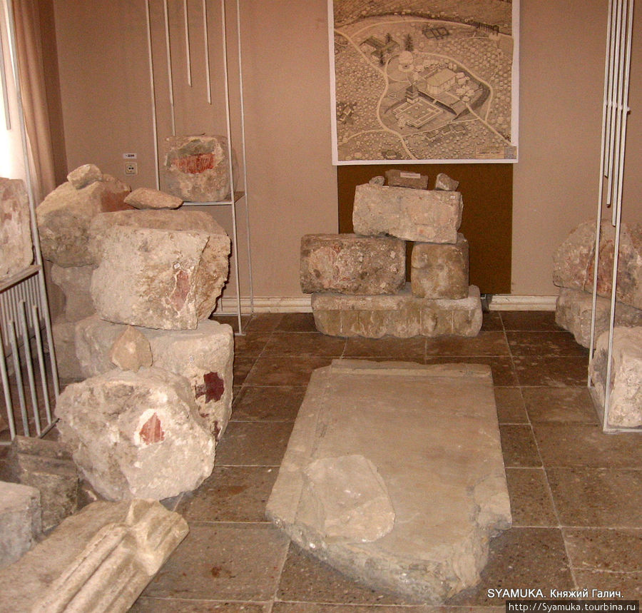 Камни из фундамента и стен разрушенного Успенского собора... XII век. Крылос, Украина