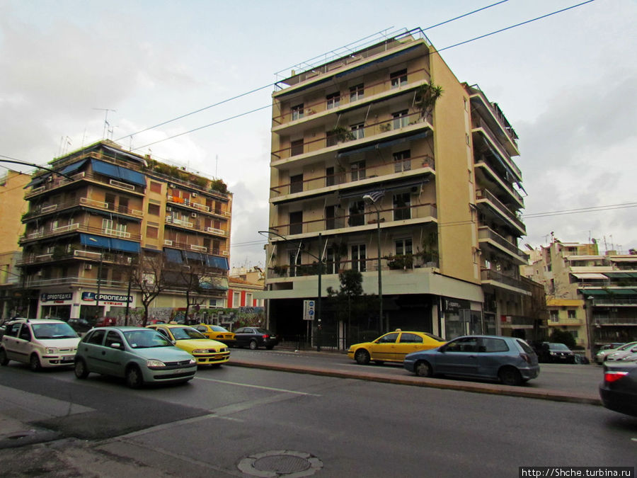 Проспект Sungrou, на котором расположен наш отель. Первый вид на Афины Афины, Греция