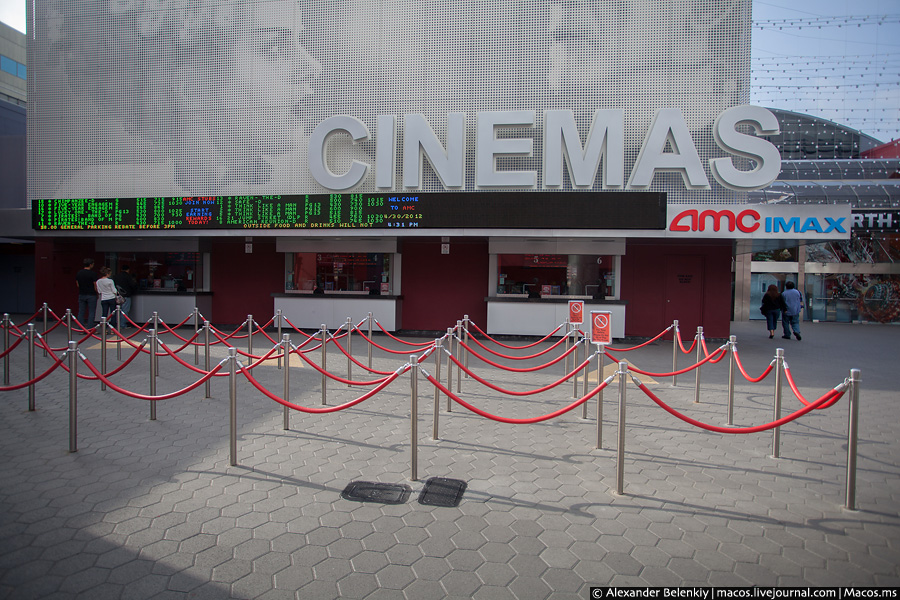 А в кинотеатре идёт такое количество фильмов, что в Москве не показывают за целый сезон.