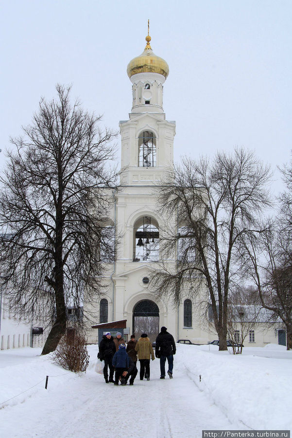 Вокруг Юрьева монастыря наперекор снегопаду... Великий Новгород, Россия