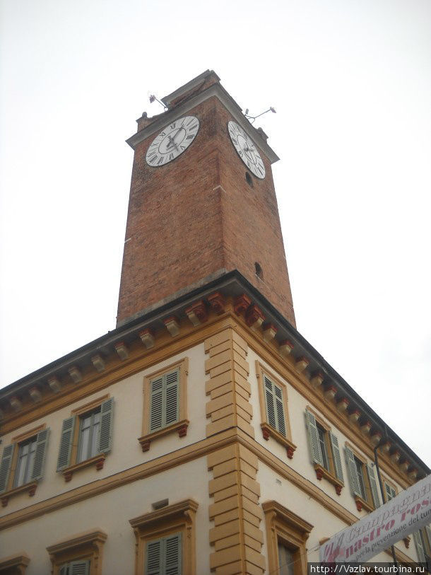 Башня Новара, Италия