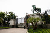 Знаменитые кони Клодта, которых можно видеть на Аничковом мосту в Санкт-Петербурге.