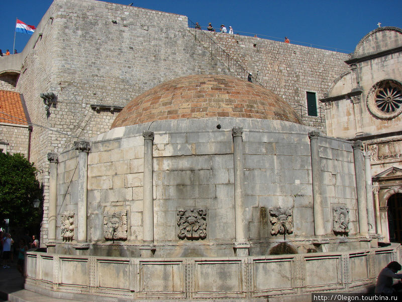 Фонтан с питьевой водой Дубровник, Хорватия