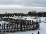 Скульптуры Нижнего парка укрыты на зиму
