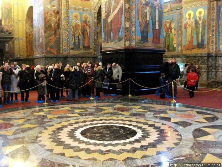 Мозаичный пол, инкрустированный итальянским мрамором. Санкт-Петербург, Россия