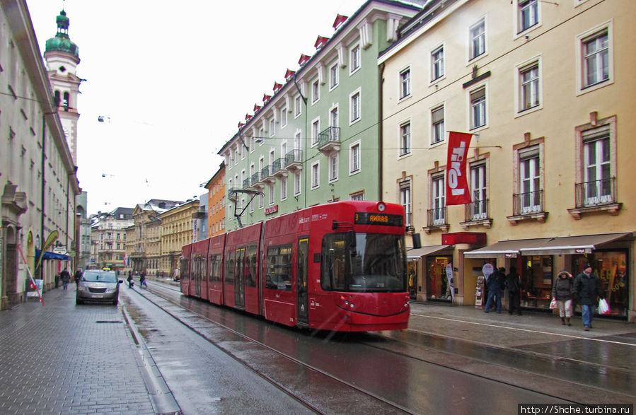 Куда точно нам идти мы еще не знали, и тогда трамвай указал нам путь (ну и немного продавец сувенирного магазина) Инсбрук, Австрия