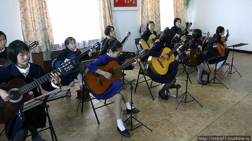 16. Класс гитары Пхеньян, КНДР