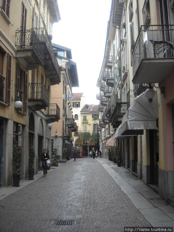 Улица Новара, Италия