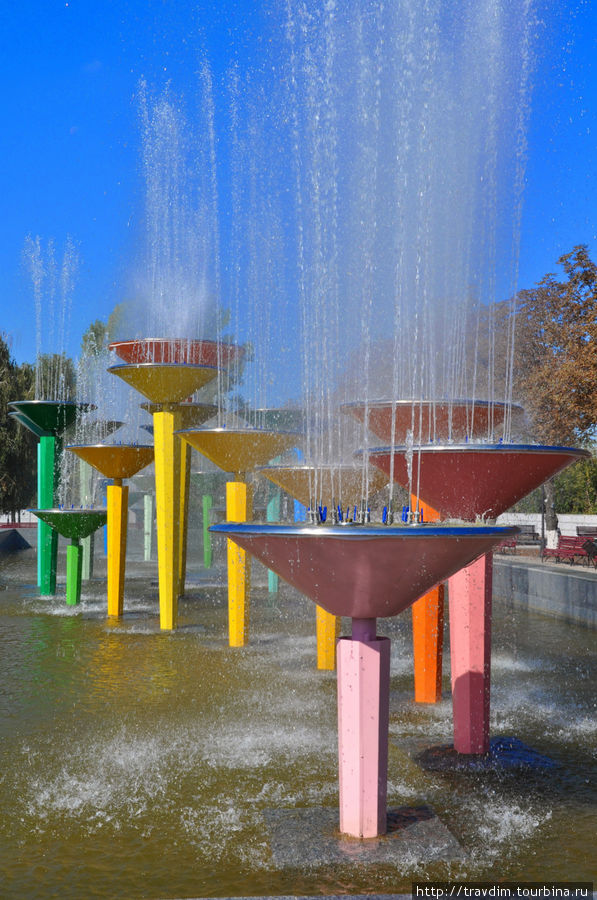 Олимпийский светомузыкальный фонтан Харьков, Украина