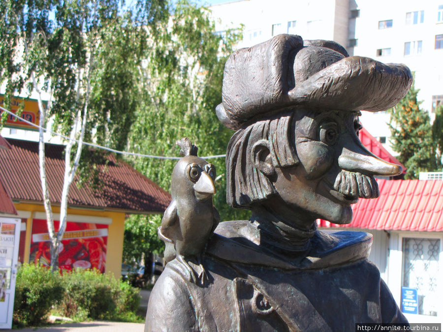 Памятник почтальону Печкину