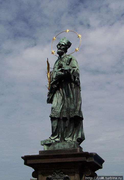 Статуя св. Яна Непомуцкого на Карловом Мосту Прага, Чехия