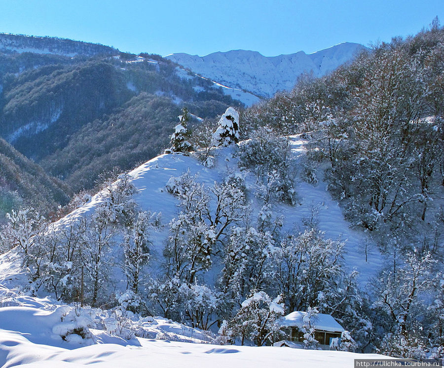 Зимняя дорога от Ананури до Гудаури Ананури, Грузия