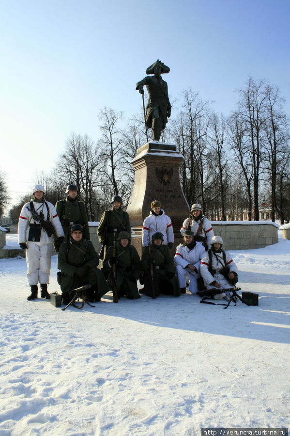 Позже встретили участников боя возле дворца. Гатчина, Россия