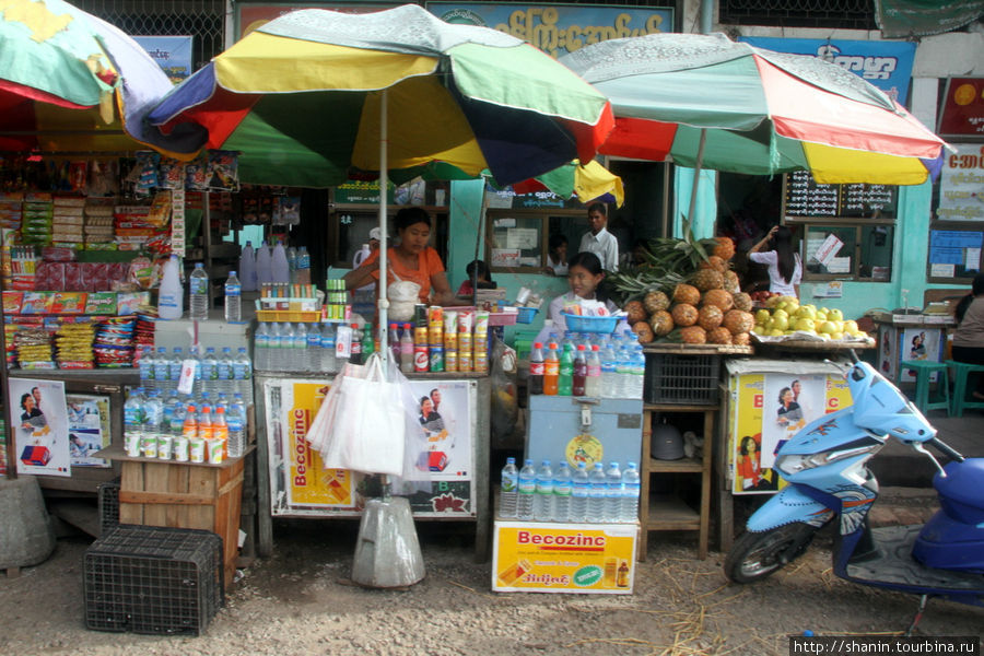 Автовокзал и рынок - два в одном Мандалай, Мьянма