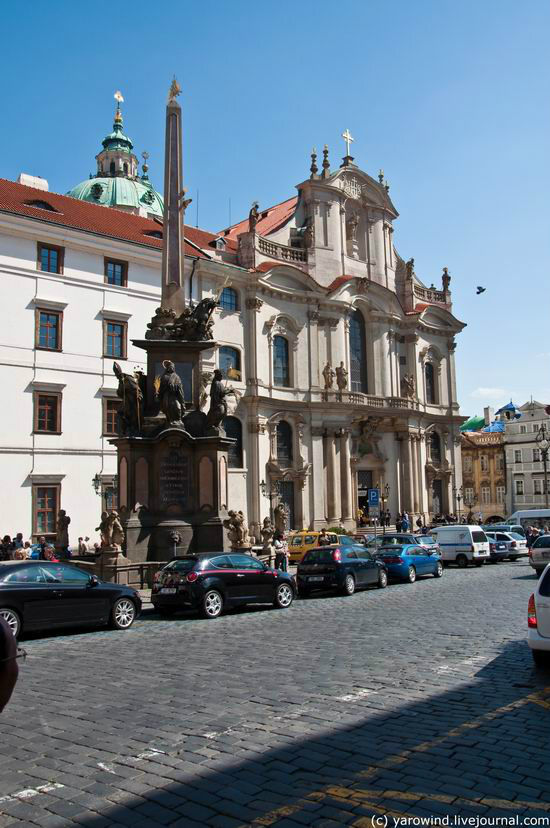 Вход в Никольскую церковь и чумная колонна 1715г. Прага, Чехия