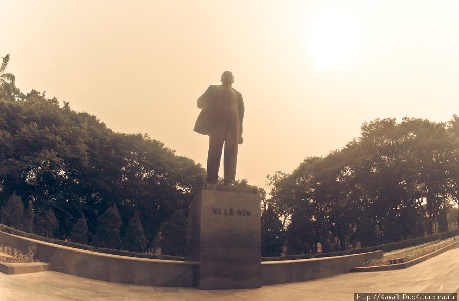 Памятник вождю революции Ханой, Вьетнам