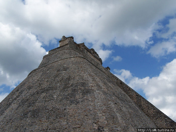 «Пирамида волшебника» Ушмаль, Мексика