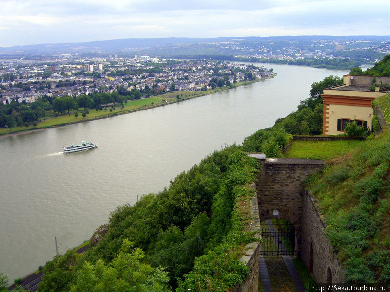 Вид на Рейн с высоты крепости Эренбрайтштайн (2008г.) Земля Рейнланд-Пфальц, Германия