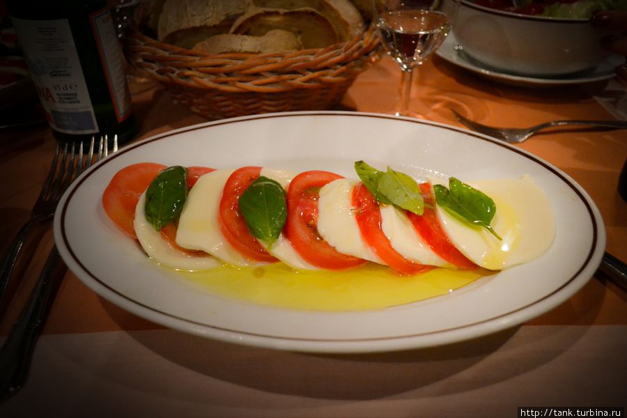 Капрезе — помидоры, моцарела Рим, Италия