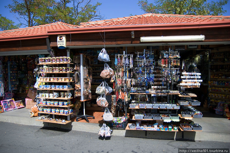 Оливковый магазин, винокурня и немного гор Троодос Горы Троодос, Кипр