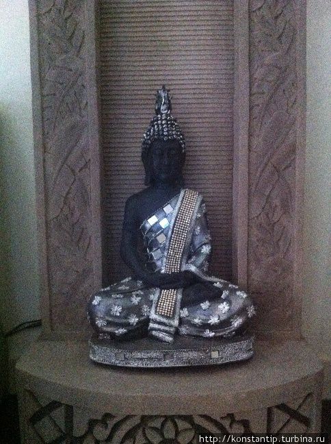 Будда в отеле в Дели Штат Химачал-Прадеш, Индия