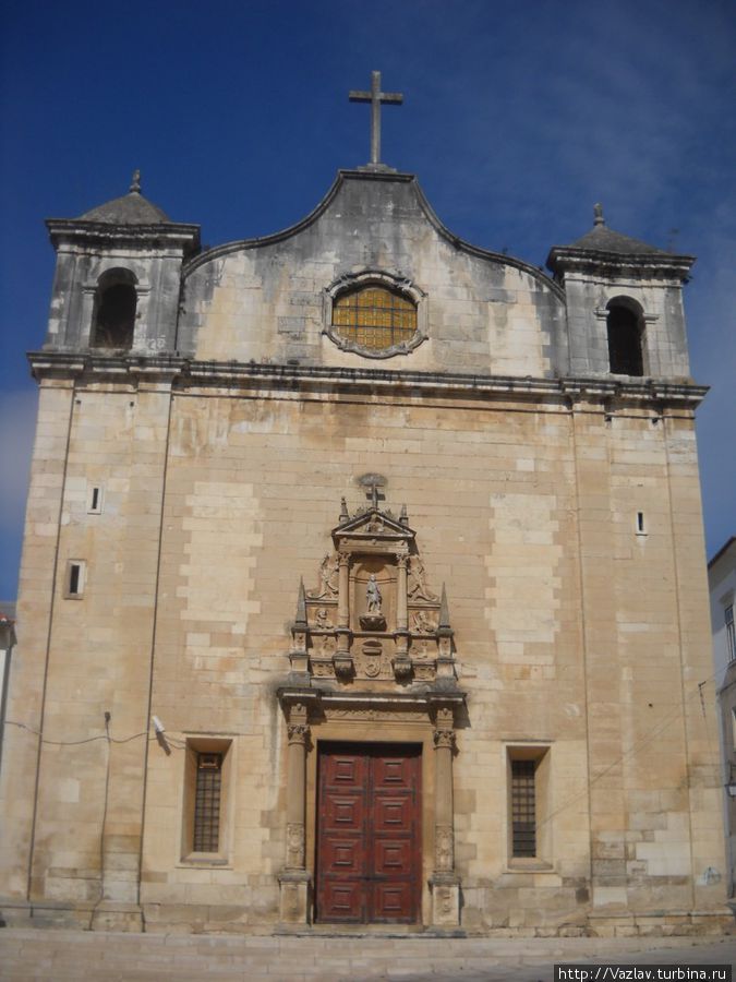 Фасад церкви Коимбра, Португалия