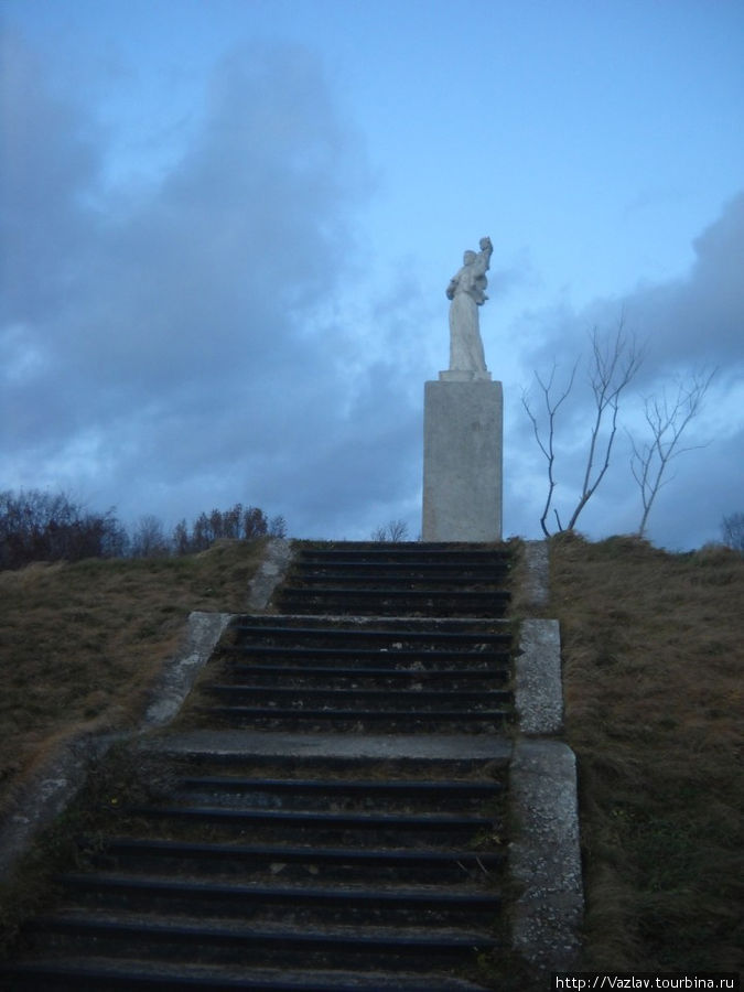 Памятник жёнам моряков