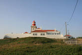 Действующий маяк на мысе Кабу-да-Рока. Португалия