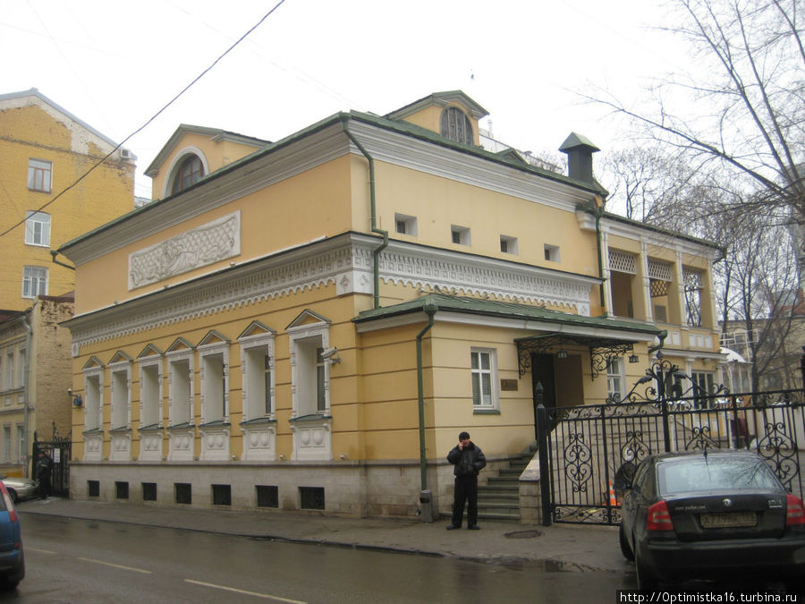 В переулке — знаменитый ресторан Обломов Москва, Россия