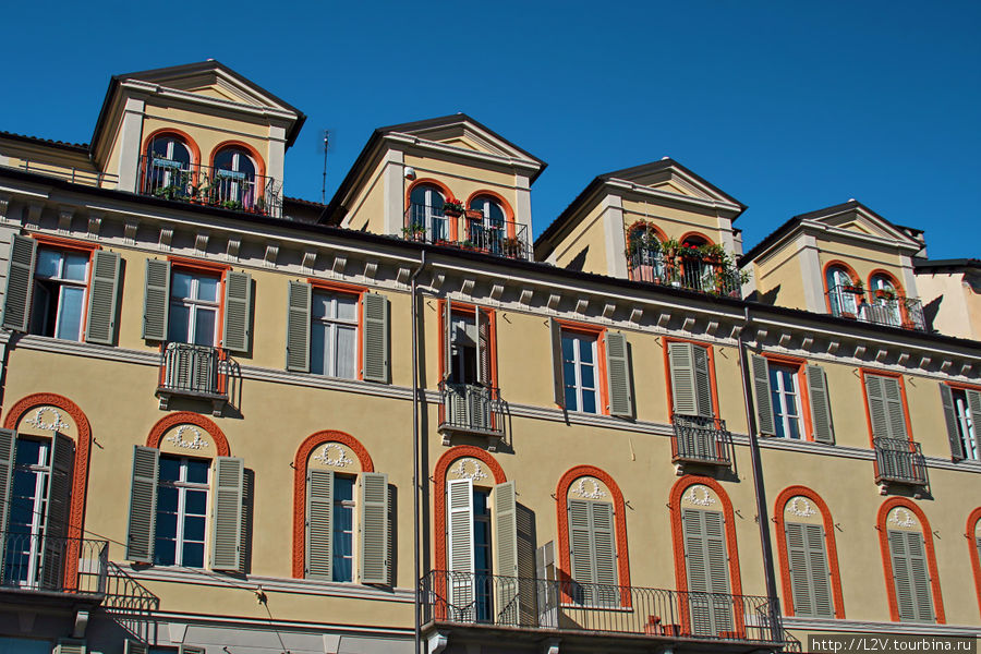 Турин в ноябре: окна и рефлексы Турин, Италия