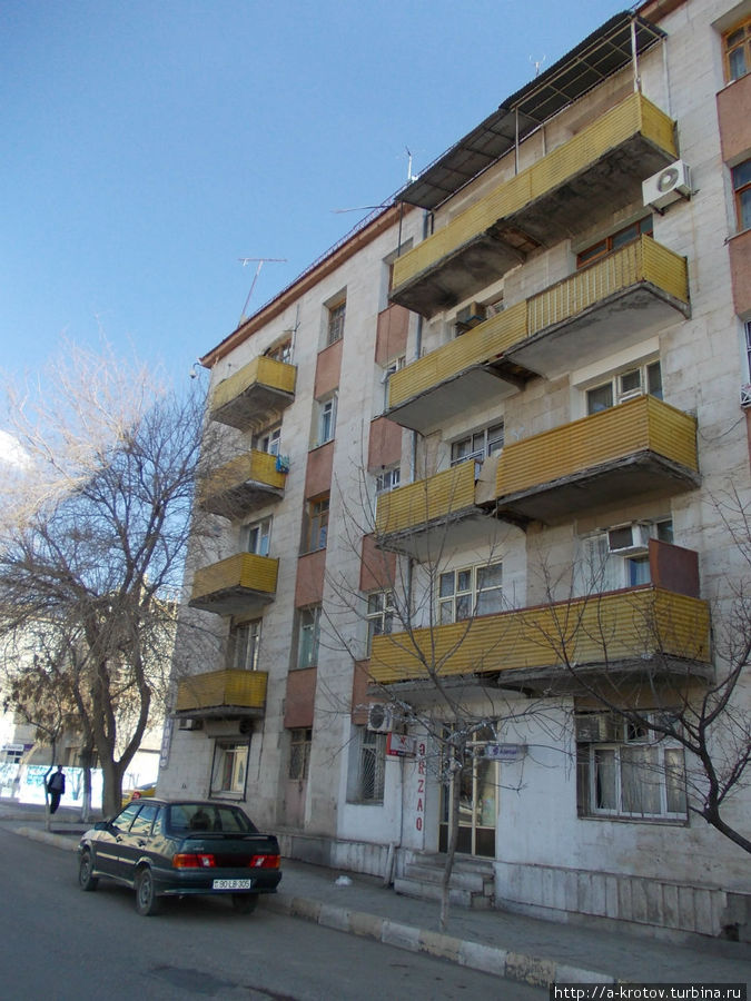 Эти балконы почему-то не улучшились Нахичевань, Азербайджан
