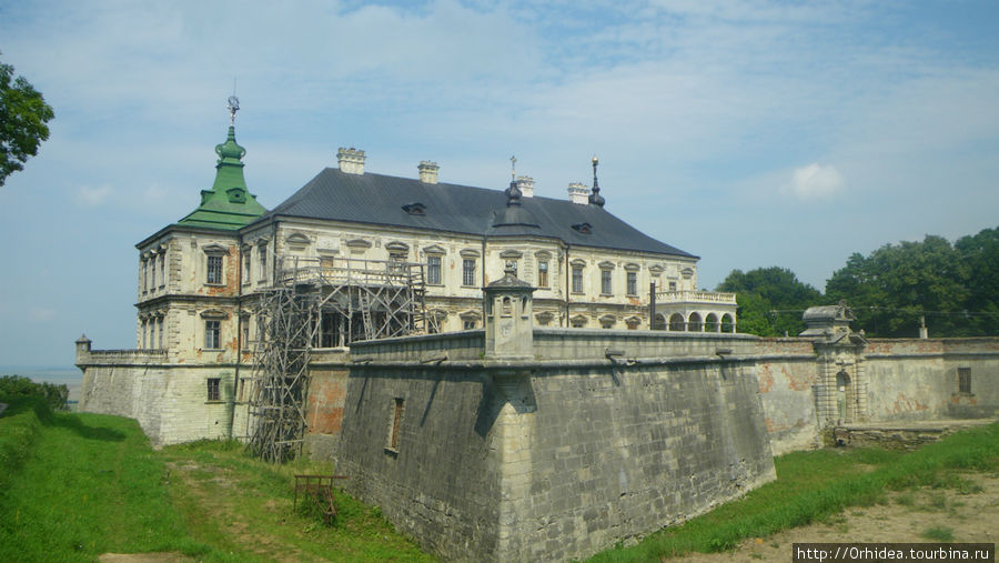 Красавец-замок и ров Подгорцы (Бродовский район), Украина