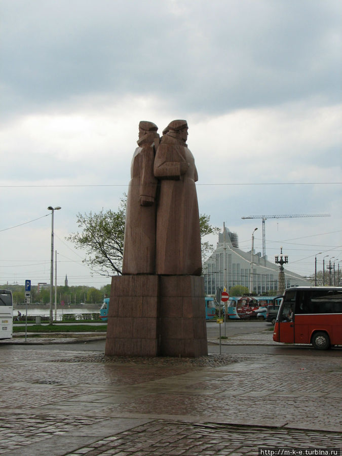 Памятник латышским стрелкам Рига, Латвия