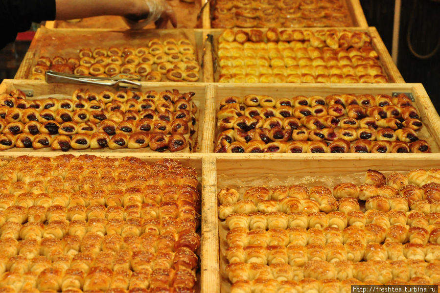 Восточное печенье буквально истекает медовым сиропом. Иерусалим, Израиль