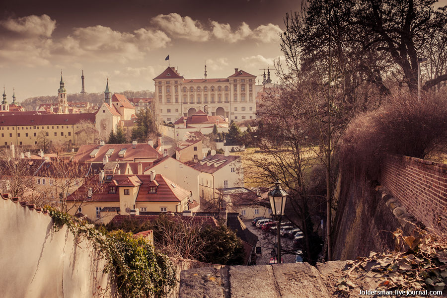 Вид на Чернинский дворец, один из самых красивых дворцов в Праге. Прага, Чехия