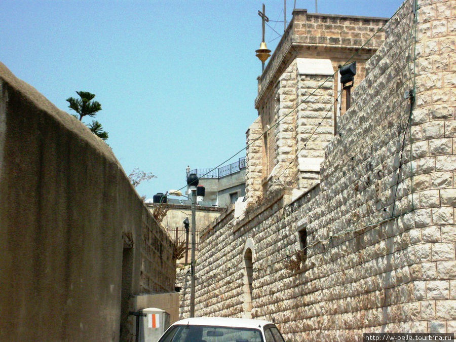 Узкая улочка, которая ведет к церкви Свадьбы. Кафр-Канна, Израиль
