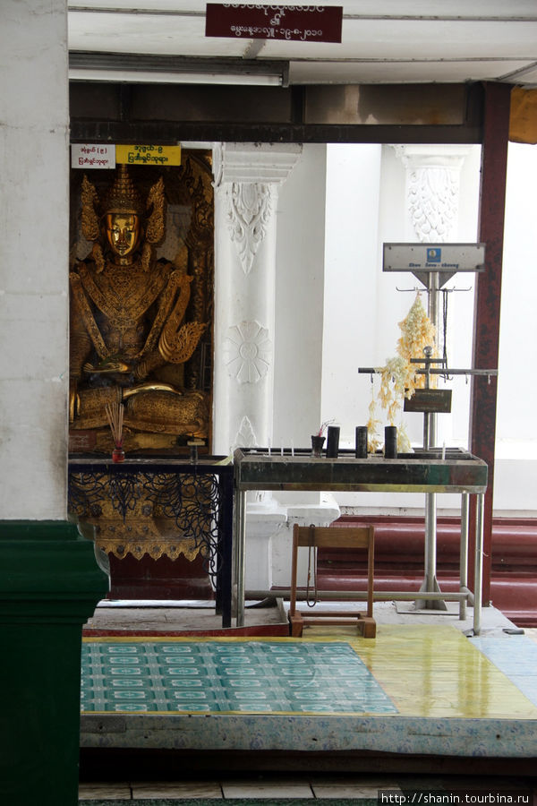 Храмы вокруг главной ступы Янгон, Мьянма