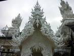 Храм Wat Rong Run.