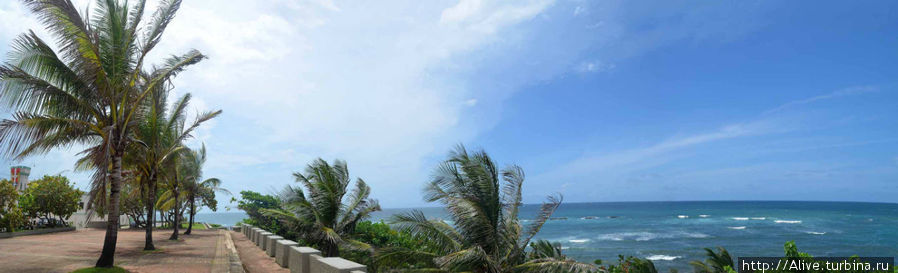 Набережная в Сан Хуане выходящая на Атлантический океан — ветра тут посильнее будут, да и волна накатывает приличная, зато прогуляться в жаркий день не душно. А любителям поплавать рекомендую часть Пуэрто-Рико выходящую на Карибское море. Пуэрто-Рико