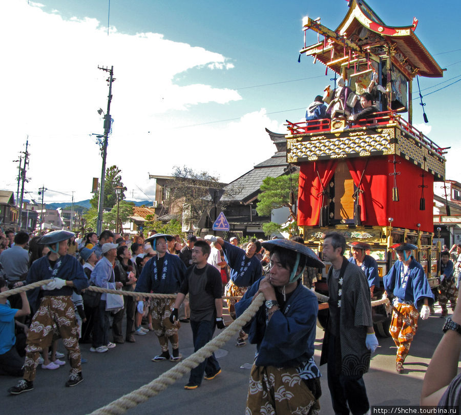 Осенний фестиваль в Такаяма, завершающее шествие Такаяма, Япония
