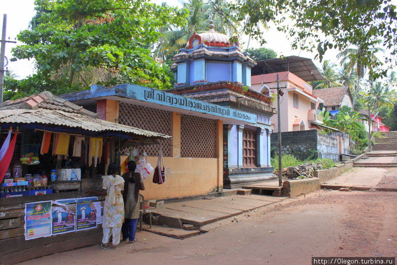 Постройки храма и торговая лавка Варкала, Индия