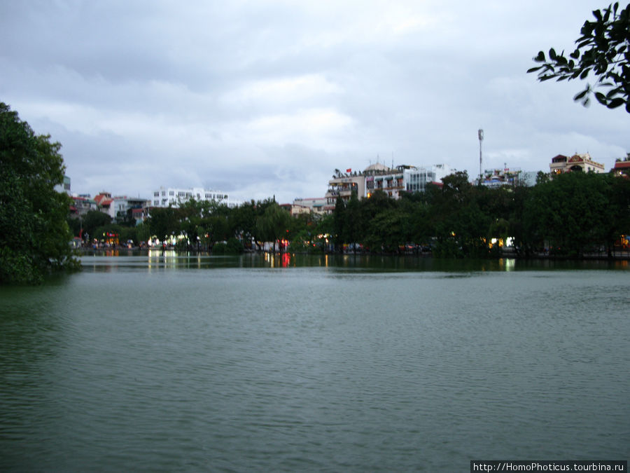 Озеро возвращенного мечаОзеро возвращенного меча Ханой, Вьетнам