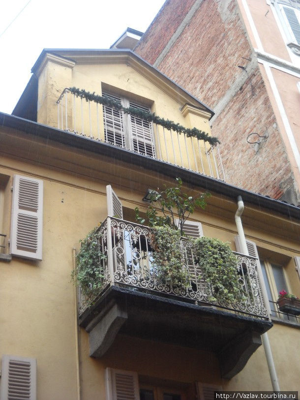 Ухоженный балкончик Асти, Италия
